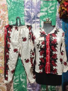 Ensemble de pyjama en mélange de soie blanche Vêtements de nuit en satin d'été Vêtements de détente confortables pour sa maison parfaite Cadeaux de Noël - Product Image 5