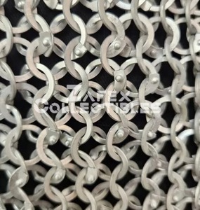 Chemise en cotte de mailles médiévale fabriquée à la main Rondelle plate en aluminium rivetée Armure historique pour reconstitution Cadeaux SCA Prix de gros - Product Image 3