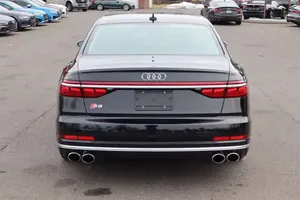 Audi S8 2020 en parfait état - Product Image 2