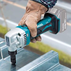 Outil de découpe sans fil 18V LXT Lithium-Ion, calibre 16, alimenté par batterie uniquement - Product Image 3