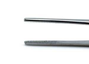 Pinces manuelles en acier premium pour pansements et tissus, 5,5 pouces – Instruments chirurgicaux de haute qualité – Fournisseurs en gros de confiance - Product Image 2