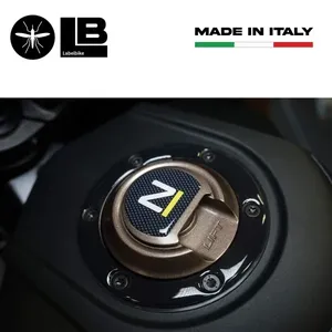 Adesivi 3D Personalizzati per Tappo Carburante e Chiave Moto, Compatibili con Husqvarna Norden 901 Tank Pad - Product Image 4