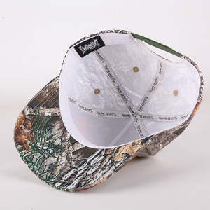 Casquette de camionneur unisexe personnalisée OEM à 5 panneaux, visière incurvée, imprimé camouflage Real Tree, logo brodé 3D, maille bicolore, décontractée, quatre saisons - Product Image 2