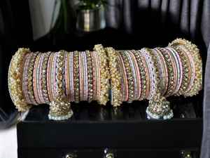 Conjuntos Churiyan nupciales paquistaníes Última colección Brazaletes Churiyan nupciales hechos a mano para mujer disponibles - Product Image 2