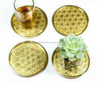 Dessous de verre à thé en laiton en métal de luxe élégant Design unique de fleurs au laser pour les décors de table à la maison Tapis durables pour bars cafés