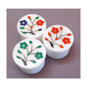 Boîte à bijoux ronde faite à la main en os avec une élégante incrustation de marbre pour les cadeaux et la décoration intérieure - Product Image 1