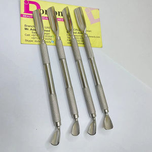 Empujador de cutículas de uñas de acero inoxidable de alta calidad Logotipo personalizado Removedor de piel muerta de doble extremo con características de removedor de cortador - Product Image 1