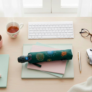 Mini ombrello tascabile semi-automatico con design a tre pieghe che cambia colore alla pioggia, divertente e comodo da usare - Product Image 5