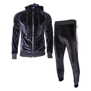 Conjunto Deportivo de Terciopelo Negro para Hombre, Chándal de Terciopelo con Pedrería, Material Transpirable, Perfecto para Usar en Invierno - Product Image 1