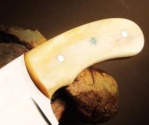 Couteau de chasse artisanal en acier J2, manche en os de chameau naturel, couteau de cowboy personnalisé pour le dépeçage, avec étui en cuir, industriel - Product Image 4