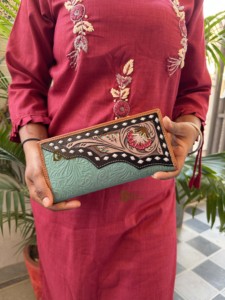 Cartera de cuero turquesa con estilo para hombre, soporte de efectivo RFID largo, tallado a mano, estilo occidental, gran oferta, regalo de moda para él - Product Image 2