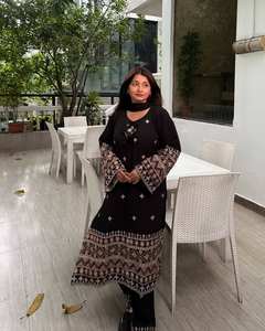 El set Kurta-Plazzo recién lanzado mejora la belleza de tu armario con este elegante Salwar Kameez - Product Image 5