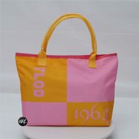 Sac fourre-tout grand format en non-tissé rose et jaune avec logo couronne et poignée, réutilisable et durable pour femmes – Collection Top Ladies of Distinction Incorporated