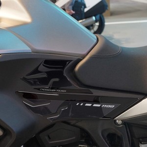 Adesivi per Moto Compatibili con Honda NT1100 2022-2024, per Protezioni Laterali del Serbatoio - Product Image 1