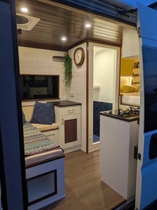 Se Vende Autocaravana Única en su Clase. Vendo mi Autocaravana Convertida Profesionalmente por Mudanza al Extranjero - Product Image 3