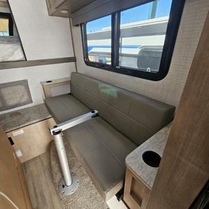 Tendance Actuelle : Camping-car et Caravane d'occasion 2024 Palomino REAL LITE HS-1806 - Product Image 3