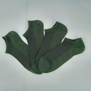 Calcetines tobilleros cortos de algodón para hombre y mujer, Calcetines Bajos Acolchados transpirables con ventilación en blanco y negro al por mayor de fábrica - Product Image 1