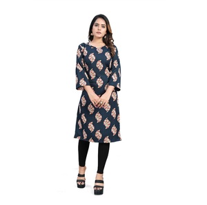 Kurta en crêpe festif pour femme Tissu doux avec des éléments modernes et traditionnels Facile à coiffer et à porter de fournisseur indien - Product Image 1