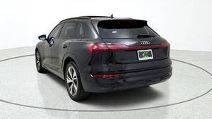 Audi Q8 e-tron quattro Premium AWD quattro Premium 4dr SUV 2024, autos usados sin accidentes en venta - Product Image 2