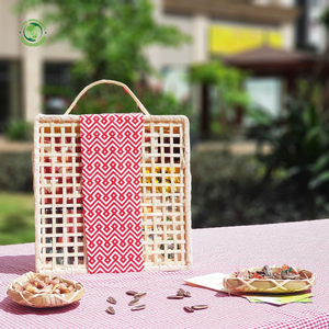 Caja de regalo de bambú cuadrada, caja de regalo de bambú laminado natural y embalaje de almacenamiento, caja de bambú hecha a mano, venta al por mayor. - Product Image 1