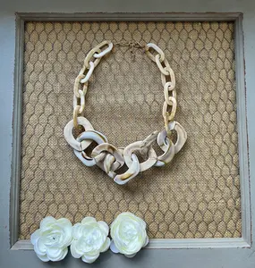 Collar de Mujer Más Vendido con Cuentas de Resina Hechas a Mano, Joyería de Moda con Tema de Amor, Patrón Artístico al Precio Más Bajo - Product Image 4