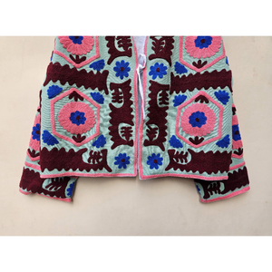 Hecho a mano Vintage indio Suzani bordado invierno transpirable chaqueta de mujer vibrante único prendas de vestir algodón relleno raya lino - Product Image 5
