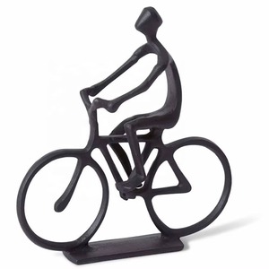 Objet de table sculptural en argent antique Accent décoratif élégant pour décor spirituel de bureau à domicile de luxe et style festif - Product Image 2