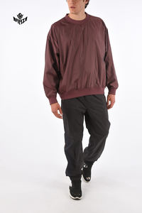 เสื้อแจ็คเก็ตบอมเบอร์ไนลอนสีเบอร์กันดีแบบยูนิเซ็กซ์ เสื้อผ้ากีฬาน้ำหนักเบาคุณภาพพรีเมียมสำหรับผู้ชาย/ผู้หญิง เสื้อฮู้ดดี้มีสไตล์และสวมใส่สบาย - Product Image 3