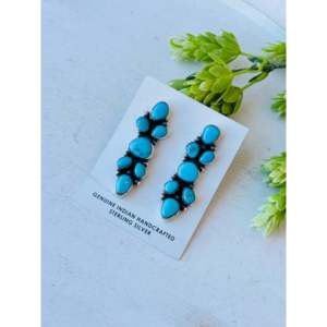 Pendientes Colgantes de Plata de Ley y Turquesa Kingman de Sheila Becenti, Diseño Geométrico en Racimo - Product Image 2