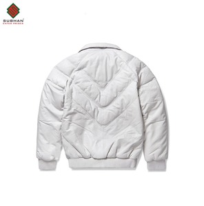 Blouson V-Bomber blanc original pour homme avec col doublé de fourrure, Blouson V-bomber d'hiver chaud pour homme, Vêtement de rue, Blouson matelassé élégant pour homme - Product Image 4