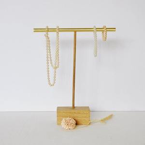 Soporte organizador de joyería de metal duradero y elegante con múltiples ganchos para colgar collares y almacenar anillos con elegancia - Product Image 3