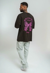 เสื้อยืดผู้ชายทรงโอเวอร์ไซส์สไตล์เรโทร ผ้าฝ้าย 100% คุณภาพสูง พิมพ์ลายโลโก้ตามสั่ง ทรงหลวม สไตล์สตรีท ดีไซน์สั่งทำพิเศษ เนื้อผ้า GSM สูง - Product Image 3