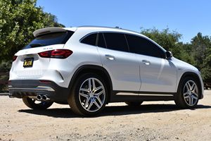 Mercedes-Benz AMG GLA45 Plus 2022 d'occasion en excellent état, sans accident, conduite à gauche/droite - Product Image 3