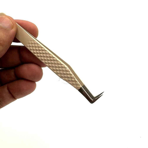 Pince à épiler professionnelle pour extension de cils avec nouvelle conception pince à épiler en acier inoxydable avec poignée en forme de coeur Logo personnalisé - Product Image 1