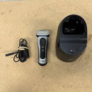 Kit de rasage Braun Series 8 SMART 4 + 1 avec centre Smart-Care (8567cc) - Product Image 2