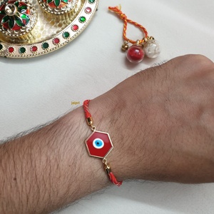 Red Hexagon Evil Eye Rakhi Pulsera Brazaletes de moda Paquete de uno - Product Image 4