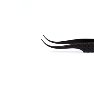 Caja de tarjeta de etiqueta privada, pinzas de extensión de pestañas con logotipo personalizado con mango de corte de diamante curvo fuerte, acabado negro de acero inoxidable - Product Image 3