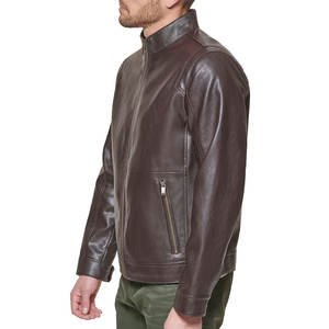 Veste en similicuir à fermeture éclair sur le devant pour un usage quotidien Veste en cuir avec lignes épurées Veste de motard en cuir cloutée Edgy pour hommes - Product Image 2