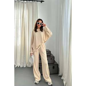 Conjunto de Suéter y Pantalones de Pana Clásica Beige - Beige - Product Image 1