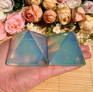 Belle pyramide en cristal d'opalite polie naturelle Style Feng Shui pierre précieuse sculptée pour la décoration de la maison pour la méditation amour - Product Image 5
