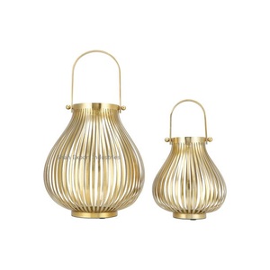 Juego de 2 velas de hierro y Metal de diseñador, farol chapado en oro brillante para decoración navideña y de jardín, FAROL DE VELA colgante - Product Image 1
