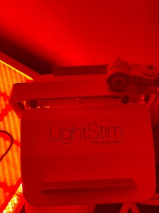Lit de luminothérapie LED Lightstim à lumière rouge - Product Image 2