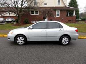 Toyota Corolla CE 2005 / Disponible para la Venta con Bajo Kilometraje, Motor de Gasolina / Auto Usado en Excelentes Condiciones, Sin Accidentes ni Problemas - Product Image 2