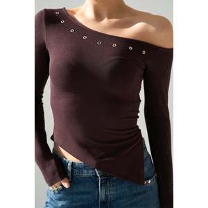Blusa Marrón de un Solo Hombro - Product Image 3