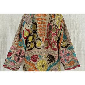 เสื้อแจ็คเก็ตบอมเบอร์แบบกลับด้านได้ ลายปักซูซานี ผ้าทอแบบราชสถาน ปรับแต่งได้สำหรับผู้หญิง สไตล์โบโฮ แต่งหนังลายดอกไม้ - Product Image 3