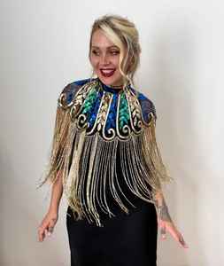 Cape élégante ornée de perles pour ajouter une touche de luxe à votre tenue de cérémonie, accentuez votre look élégant - Product Image 1