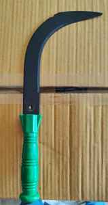 Hoz para Desbrozar con Hoja de Acero al Carbono de 11 Pulgadas, Recubrimiento de Óxido Negro y Zinc, Peso de 110g y Mango de Madera - Product Image 2