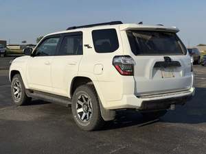 4Runn-er โตโยต้าสีขาวเป็นประกาย4WD ระดับพรีเมียม TRD off-road ใช้กับระบบนำทางเบาะหนังอัลลอยสตาร์ทด้วยรีโมท - Product Image 3