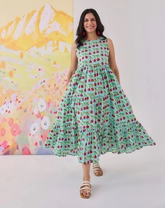 Robe longue d'été en coton tissé à la main en Inde, cadeau de mariage personnalisé pour la mariée, imprimé floral, lavable, taille naturelle - Product Image 1