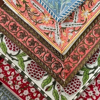 Serviettes en coton 100% imprimées à la main avec des motifs floraux indiens, sets de table sur la table